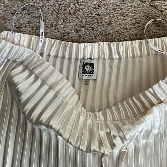 NWOT Ann Klein white white pleated satin maxi skirt - Picture 2 of 3